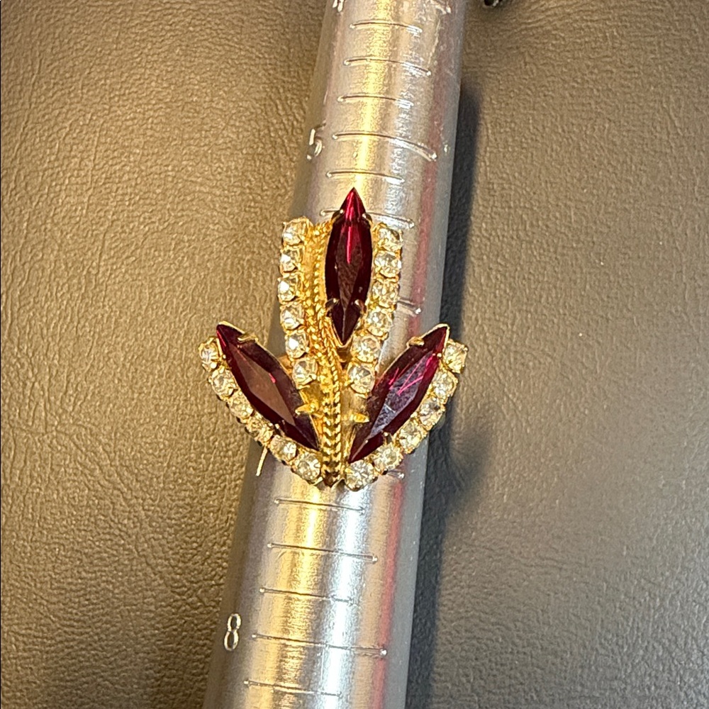 Elegant Gold and Red Gemstone Ring